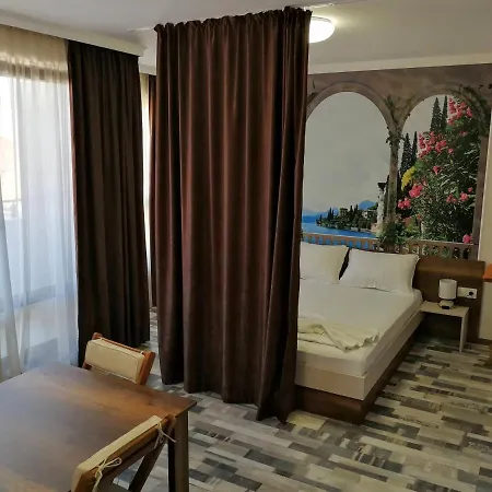 флора 3* بوموري